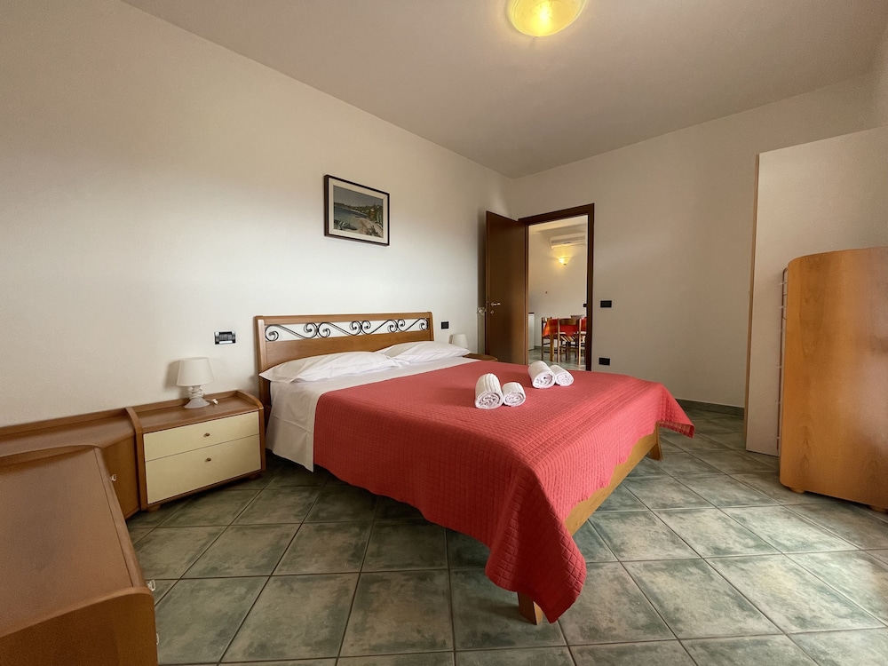 Family Apartment, 1 Bedroom, Terrace, Lake View photo 2