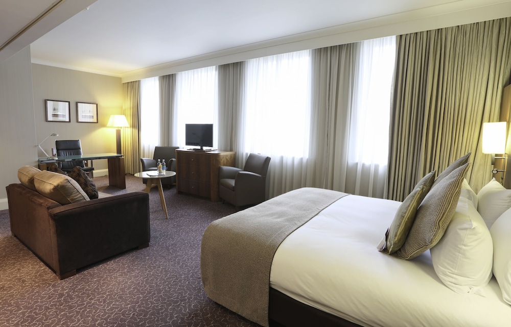 Junior Suite, 1 Queen Bed (Living Area) photo 1