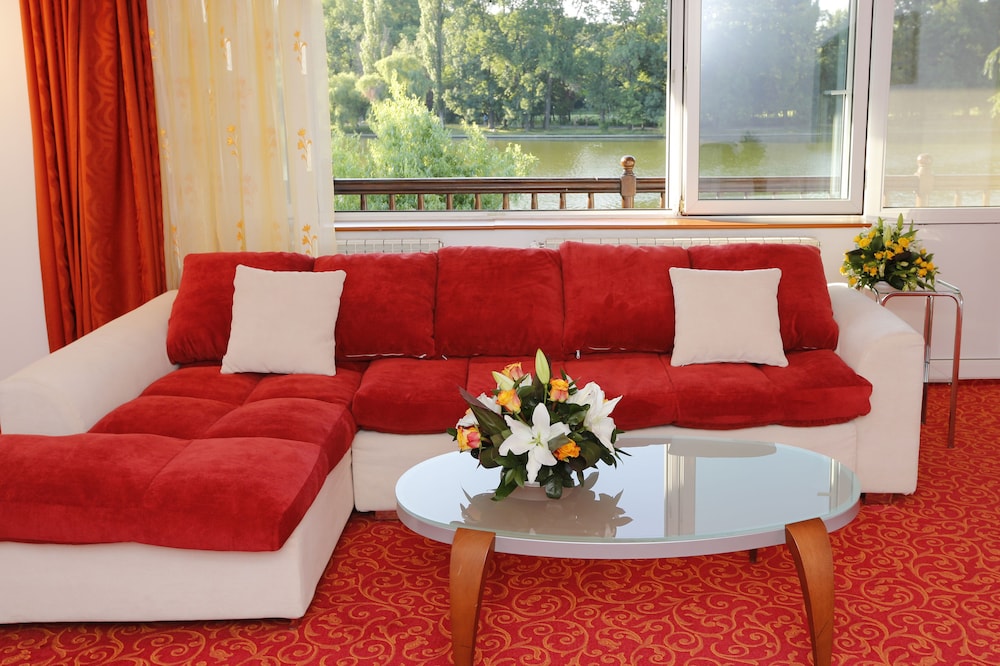Suite - Photo 3