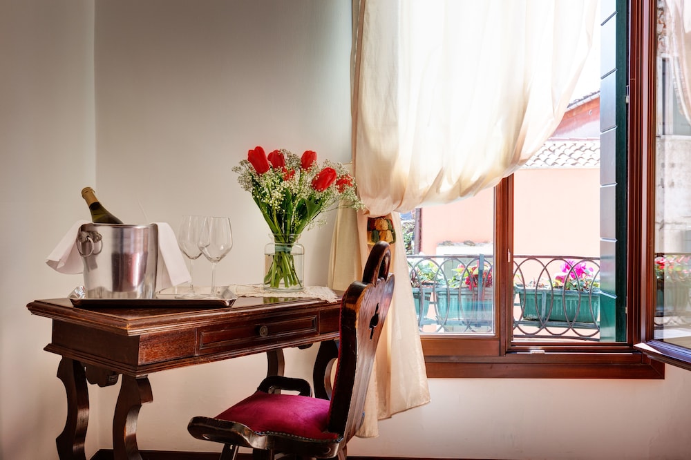 Double Room, Balcony, City View photo 2