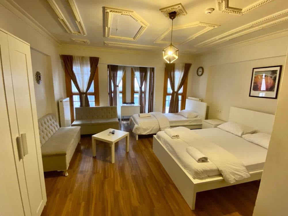 Deluxe Triple Room photo 2