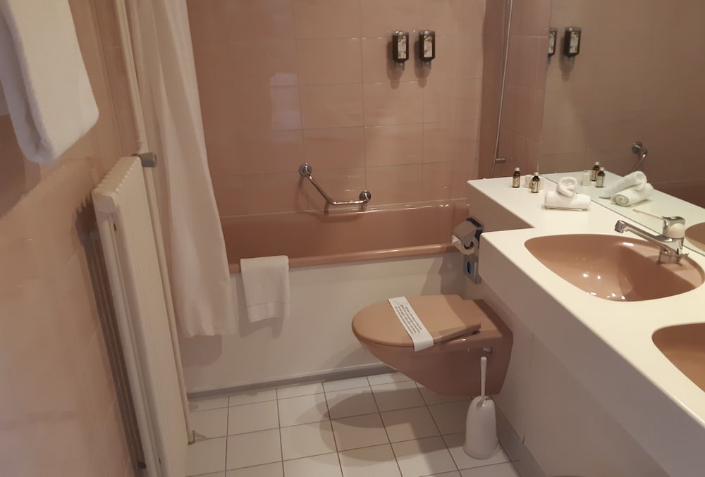 Standard Twin Room, Non Smoking, Hill View, photo 6