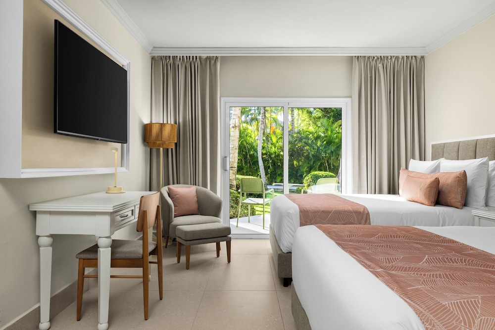 Standard Room, 2 Double Beds (Tropical View) - Photo 3