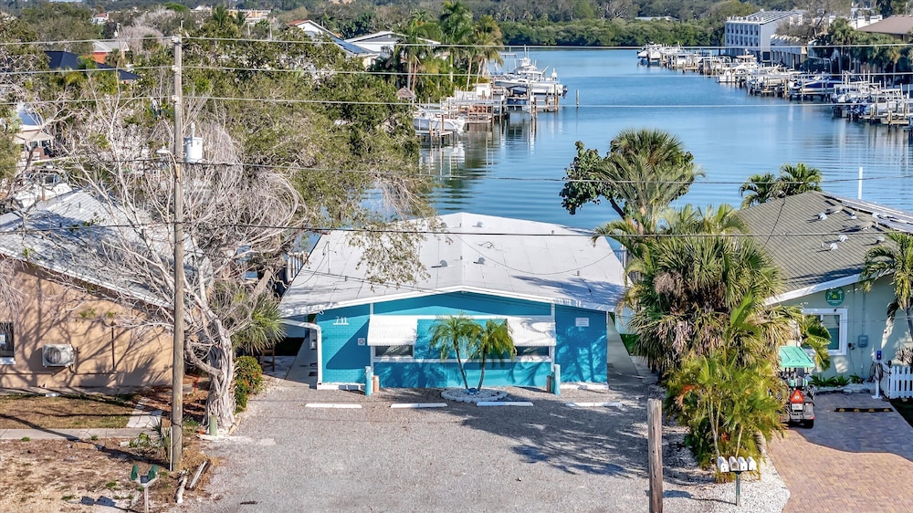 Walk to the Beach Pets OK Waterfront King Bed, Billede 41