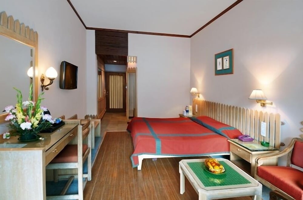 Regency Room - Photo 1