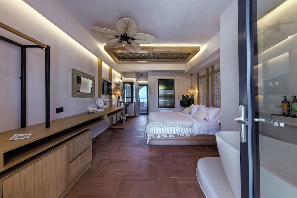 Deluxe Suite, Private Pool, Garden View
