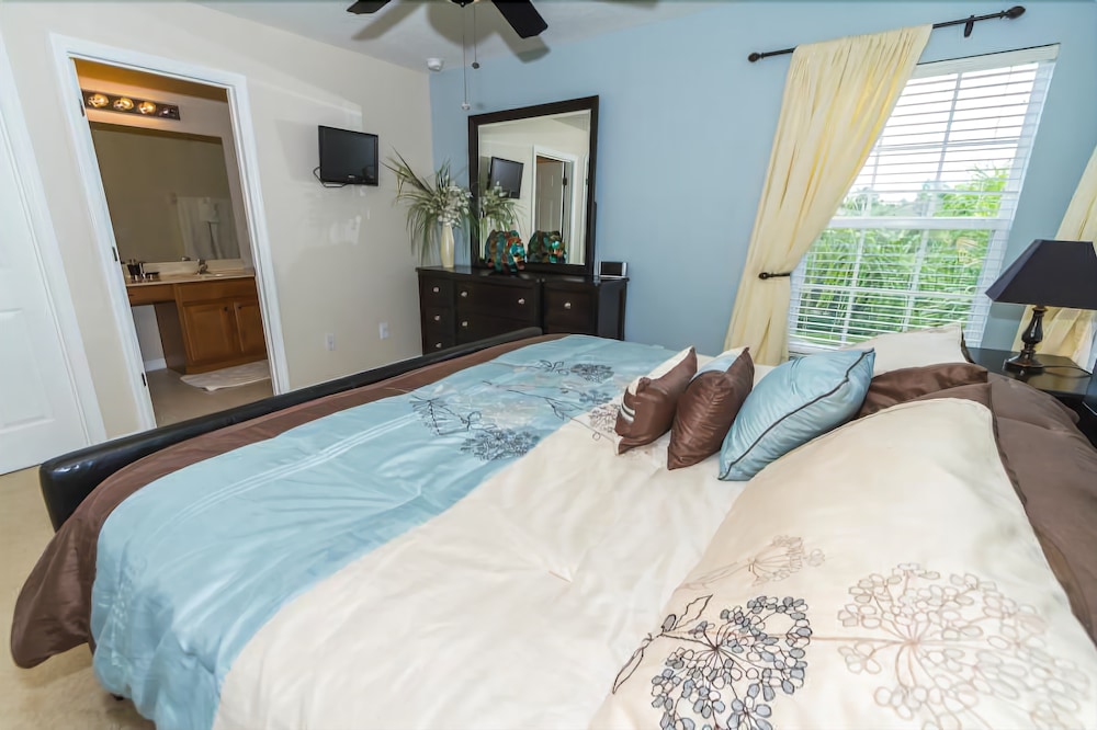 House, Multiple Beds (Amazing 6 bedrooms 4 baths 1028OCB)