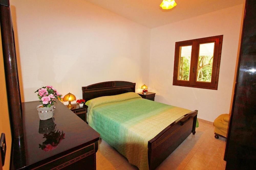 House, 2 Bedrooms (4)