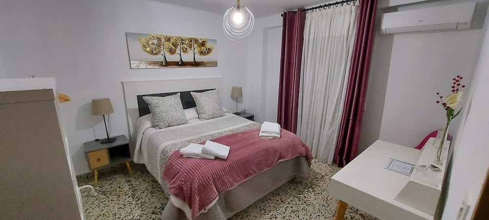 Comfort House, 4 Bedrooms, Mountain View photo 2