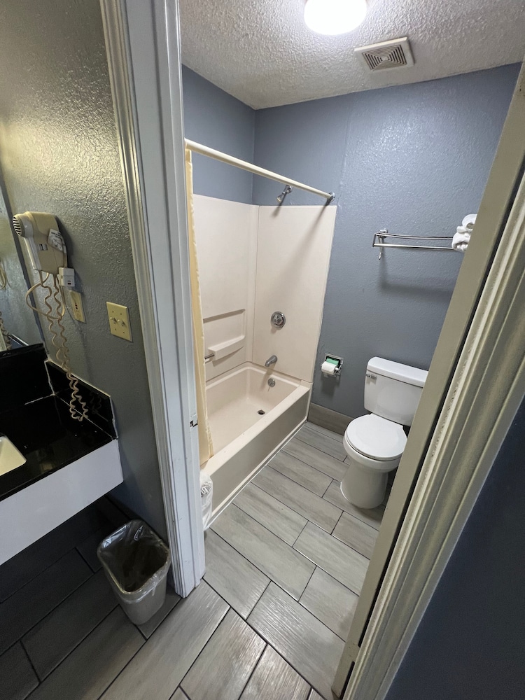 Basic Double Room Single Use, 2 Bedrooms, Smoking photo 3