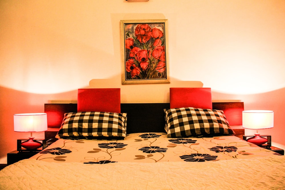 Bed & Sleeping Area
