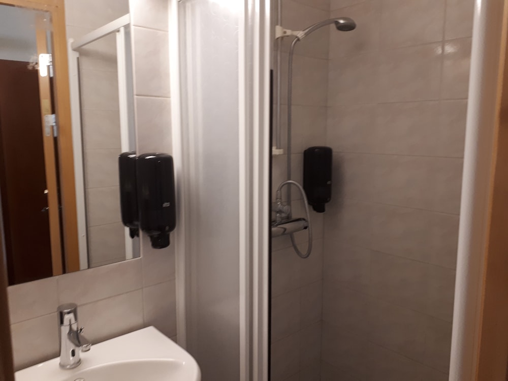 Single Room, Private Bathroom photo 2