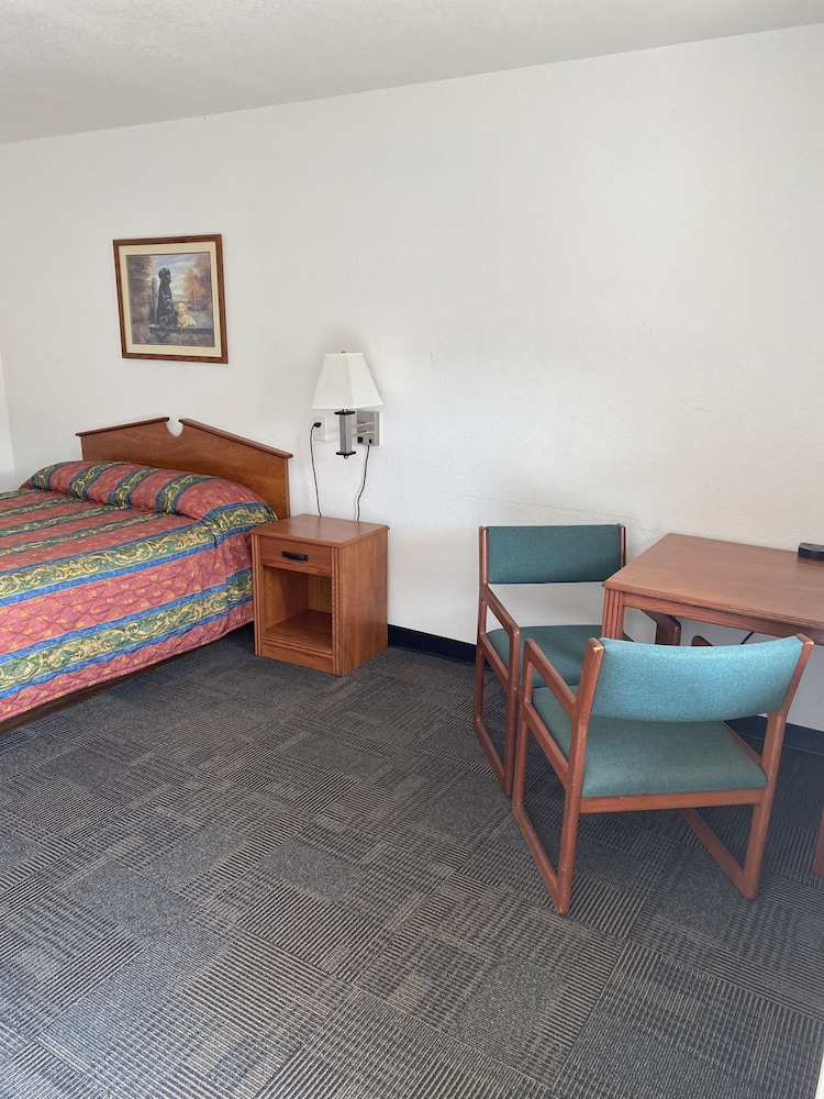 Standard Room, 1 Queen Bed