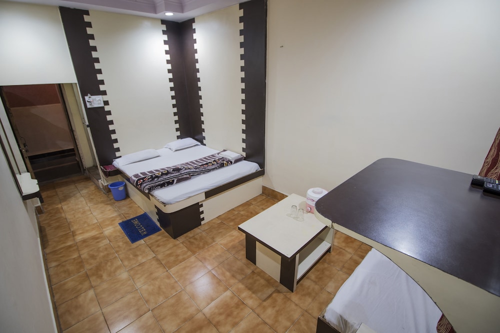Deluxe Room (Non AC) - Photo 3