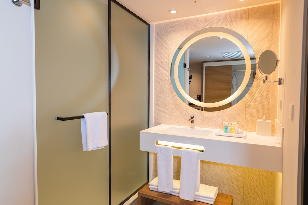 Junior Suite (Deluxe Swim Up) photo 2
