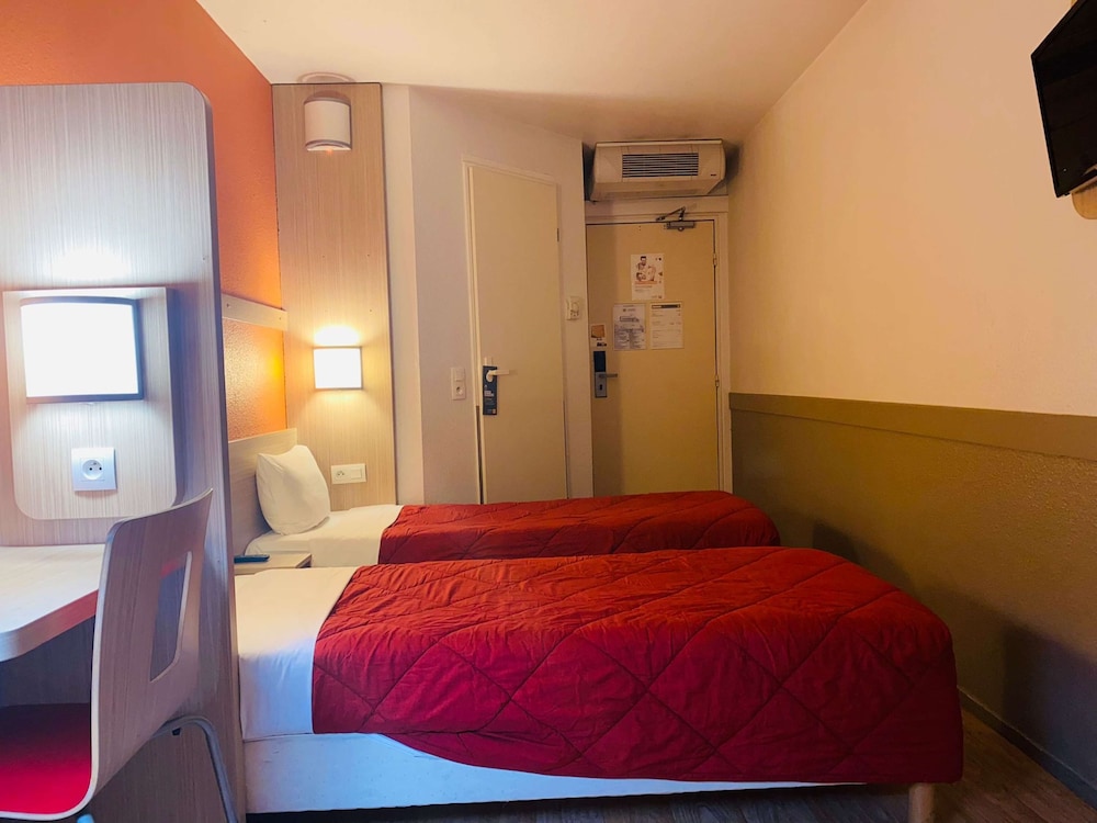 Standard Room, 2 Twin Beds - Photo 4
