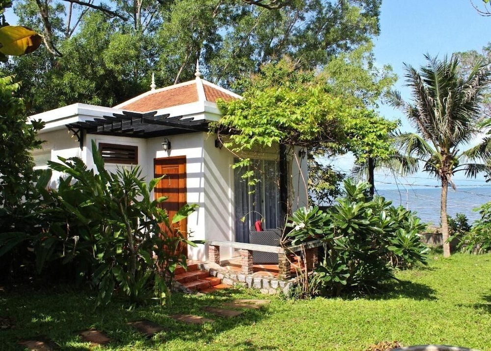 Luxury Bungalow photo 2