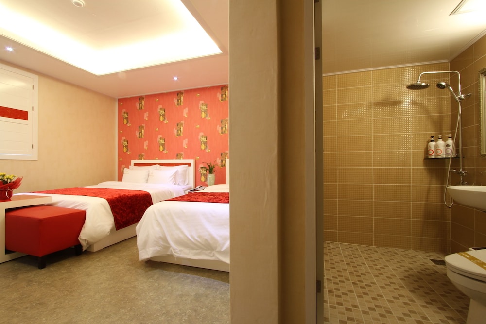 Deluxe Twin Room photo 2
