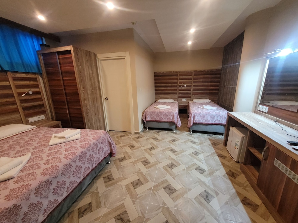 Family Quadruple Room, 1 Bedroom, Garden View photo 2