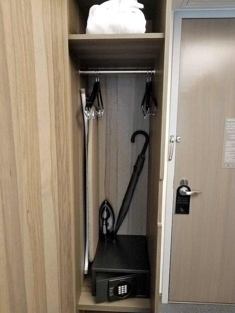 Superior Room, 1 Queen Bed, Mobility Accessible