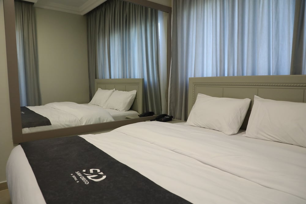 Comfort Single Room, 1 King Bed, City View photo 2
