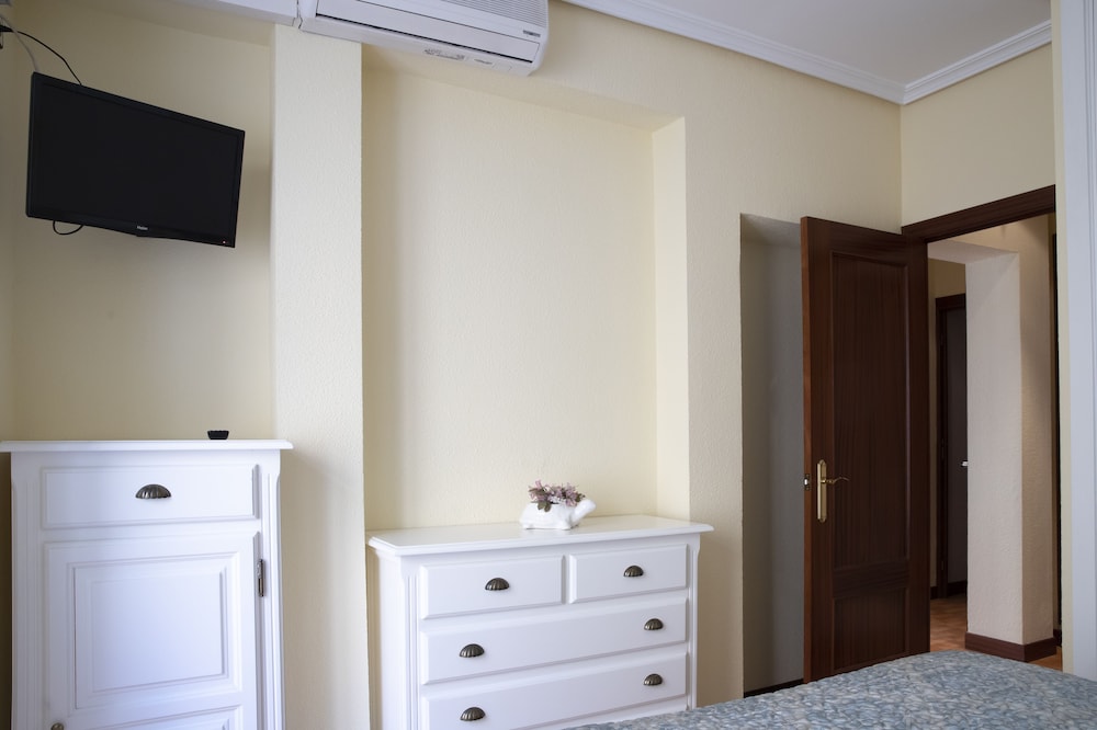 Superior Room, 1 Double Bed, Kitchen, City View thumbnail 6
