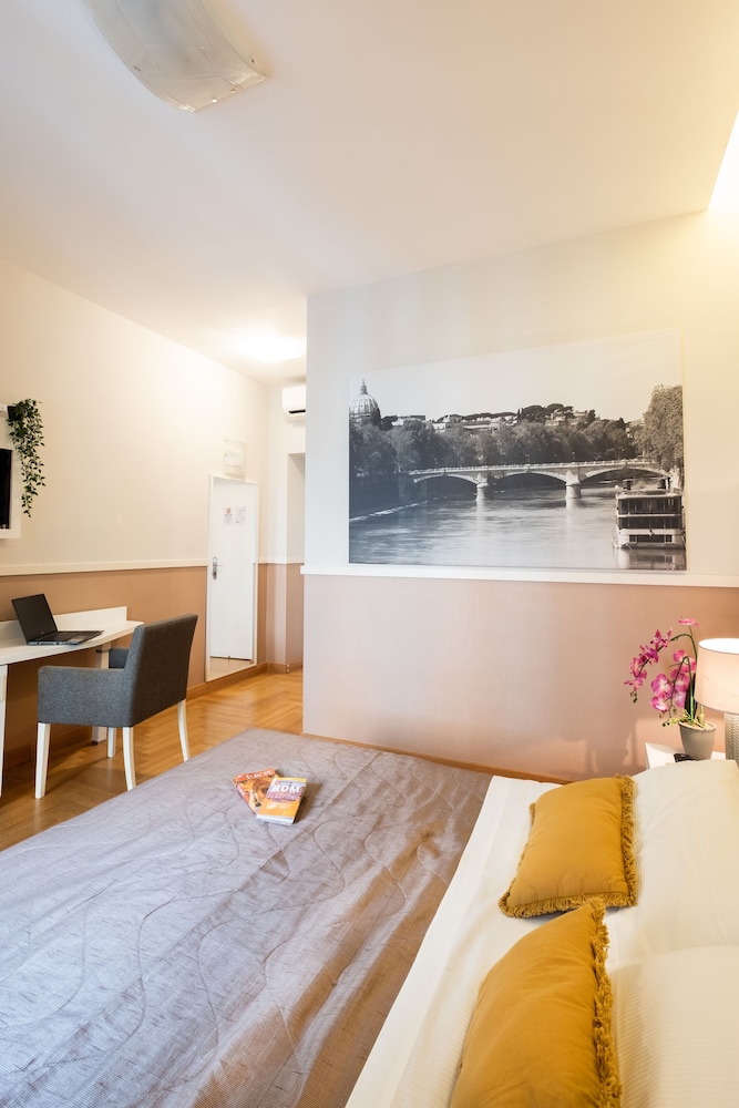 Standard Double or Twin Room (Breakfast at Navona Street Hotel) photo 2