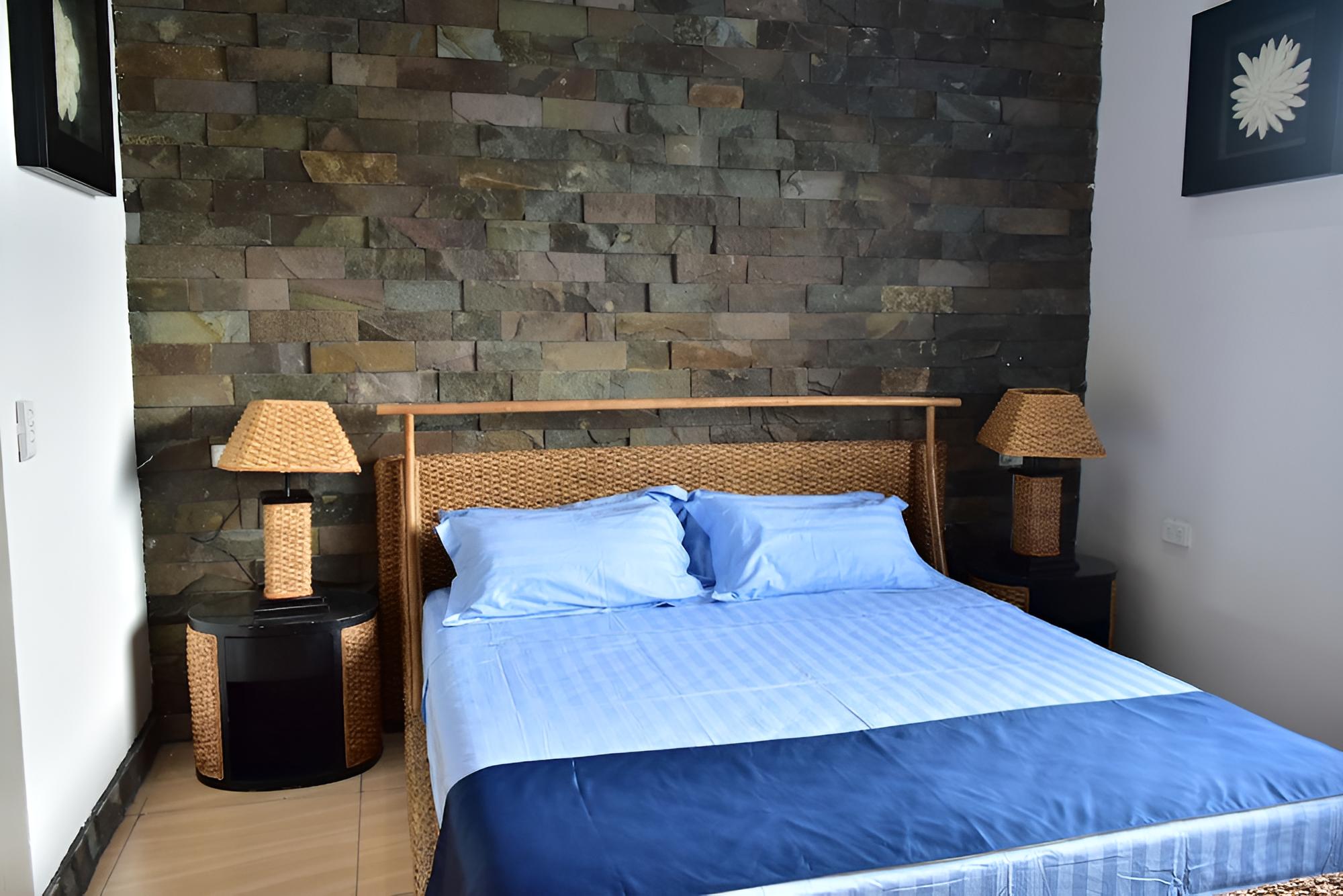 Apartment 203 photo 1
