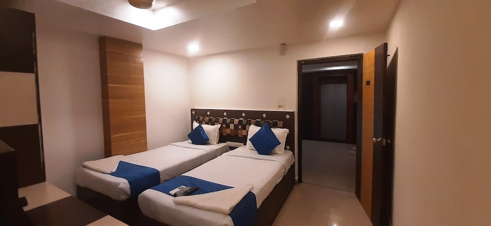 Basic Twin Room, 2 Twin Beds photo 1