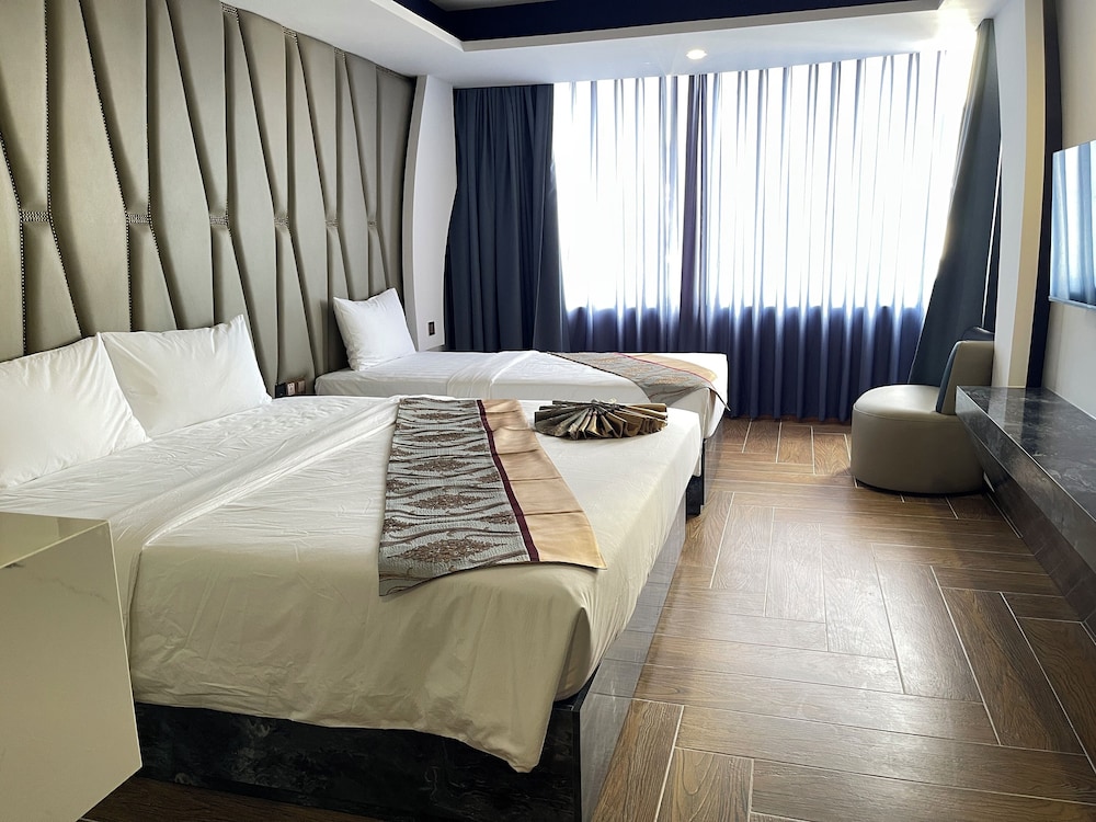 Family Triple Room, City View