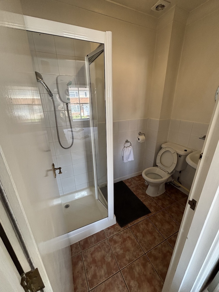 Standard Double or Twin Room, Ensuite photo 3