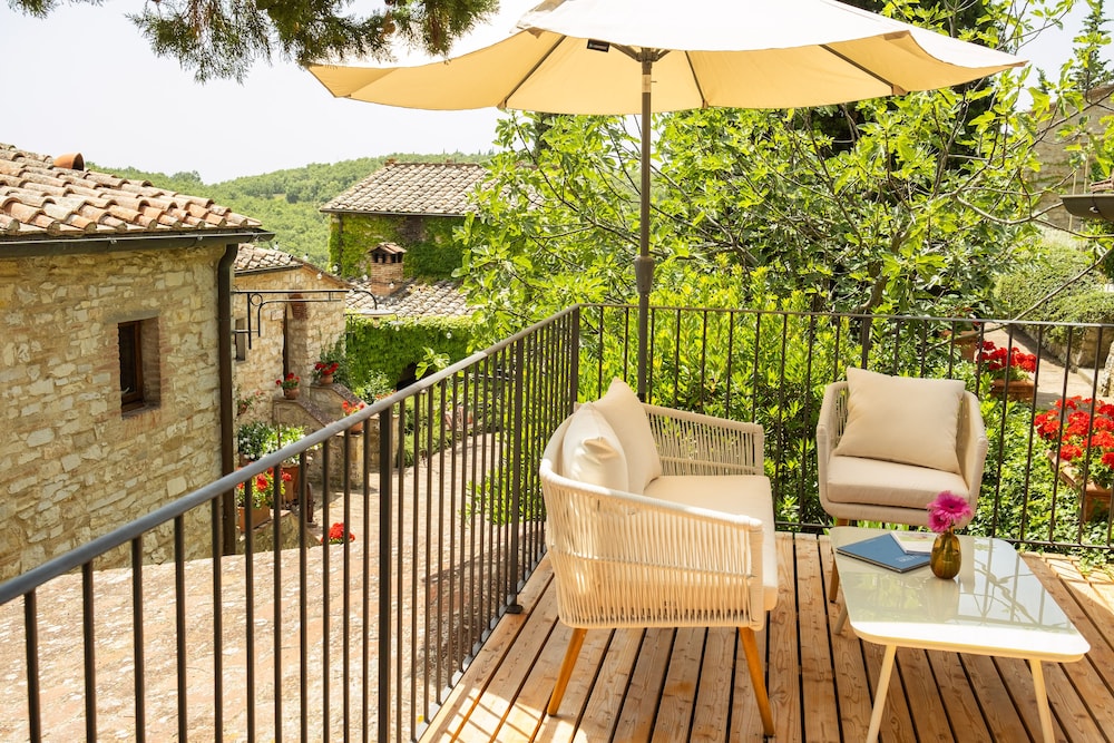 Superior Double Room, Patio - Photo 8