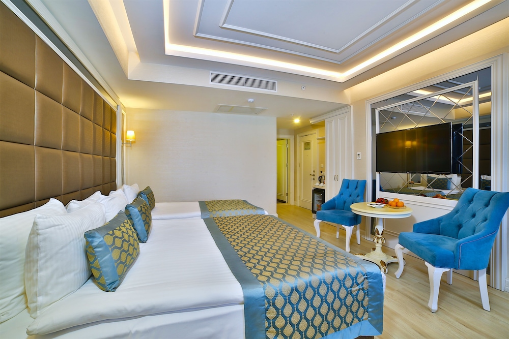 Superior Quadruple Room photo 3