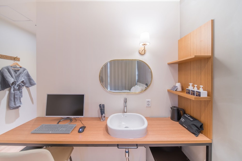 Standard Double Room - Photo 5