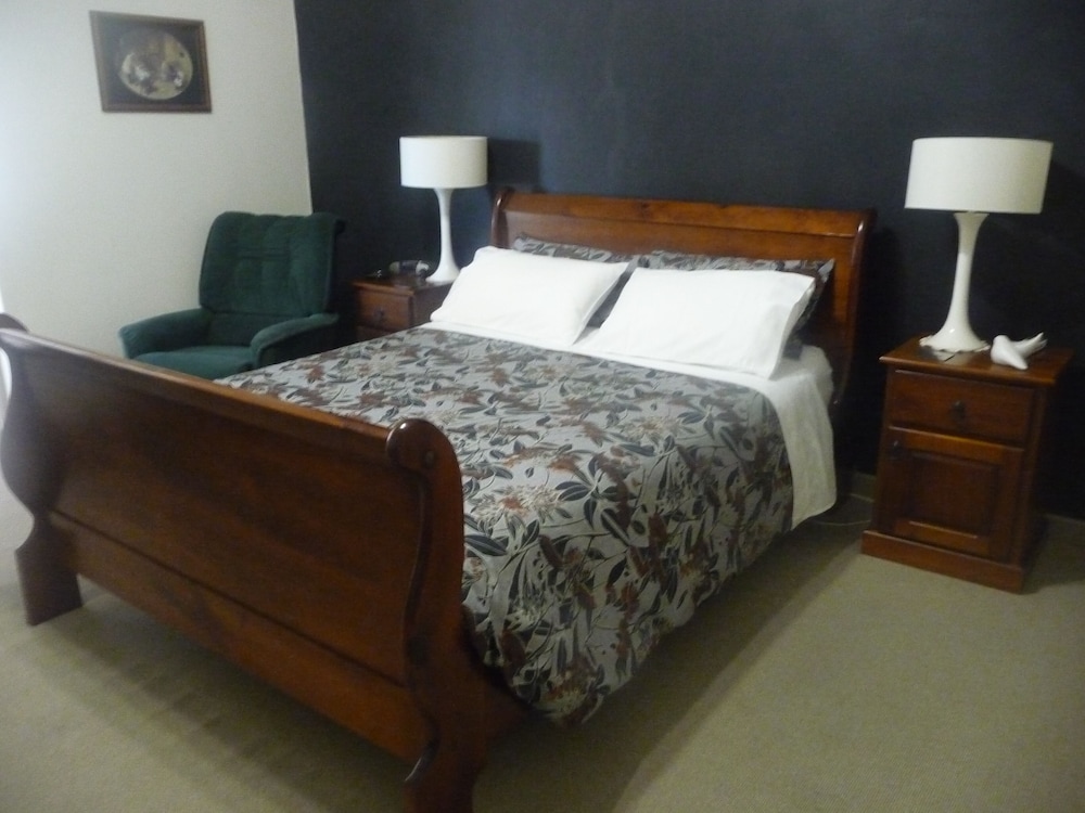 Main Queen Bedroom photo 1