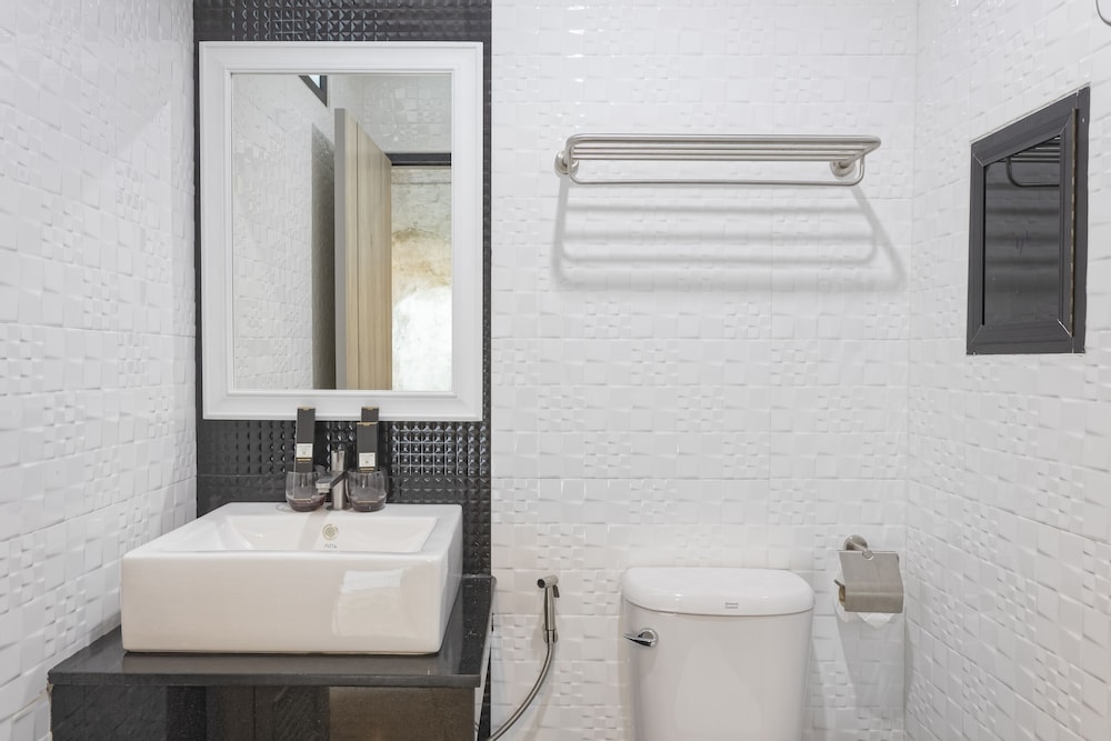 Standard Double Room - Photo 10