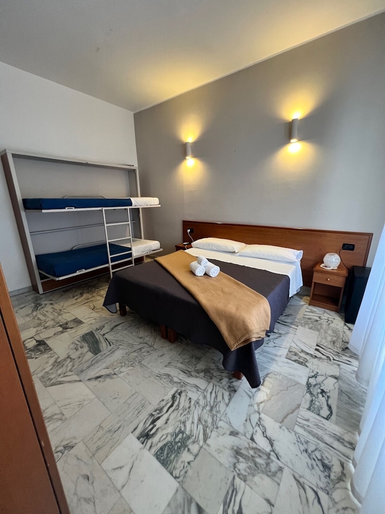 Superior Double or Twin Room, Courtyard View, Mountainside