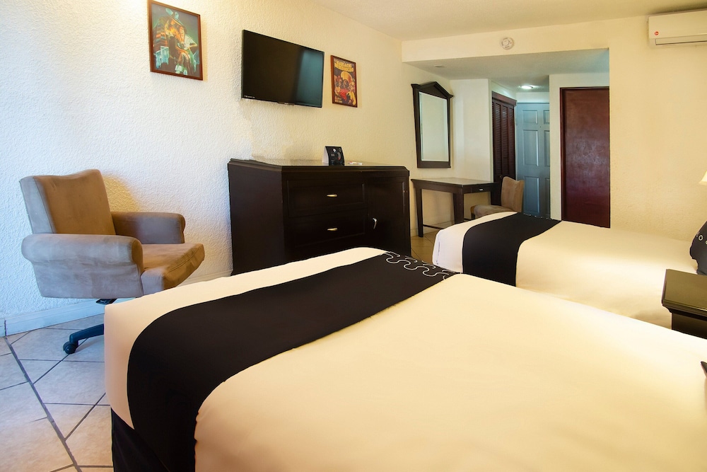 Standard Room, 2 Double Beds, City View photo 2