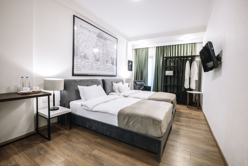 Superior Twin Room, Multiple Beds photo 2