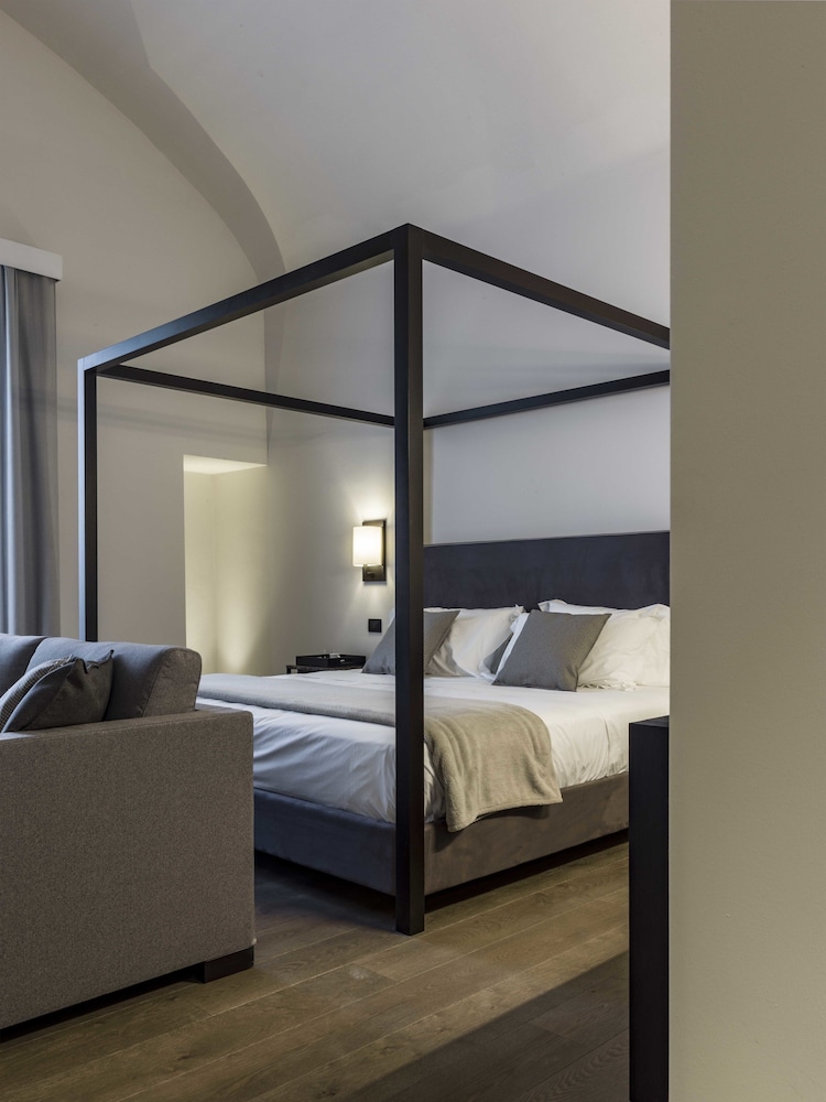Junior Room, City View