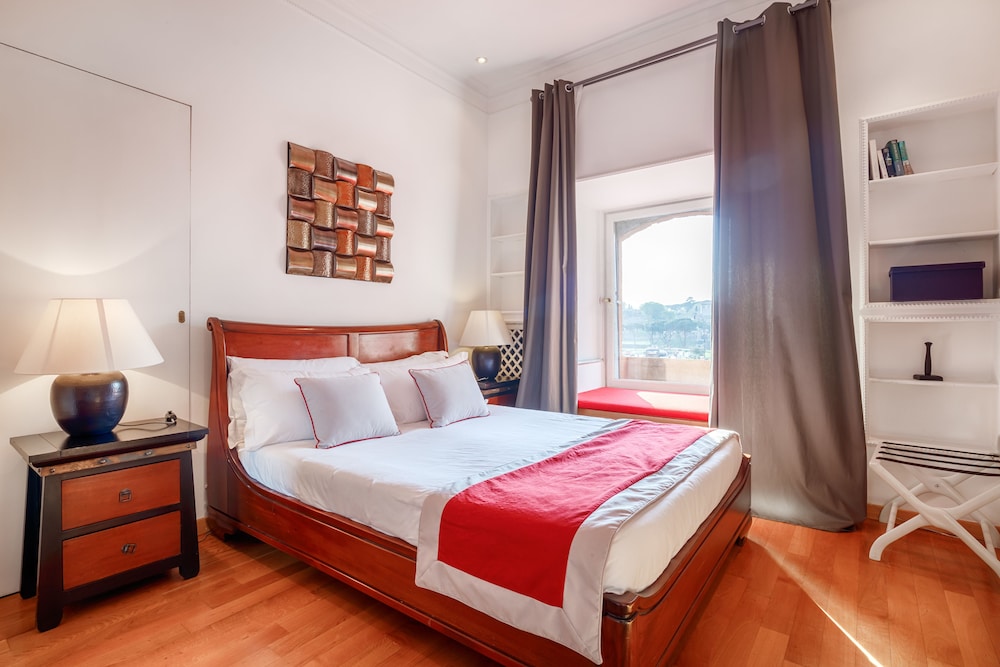 Double Room (with Coliseum View) photo 2