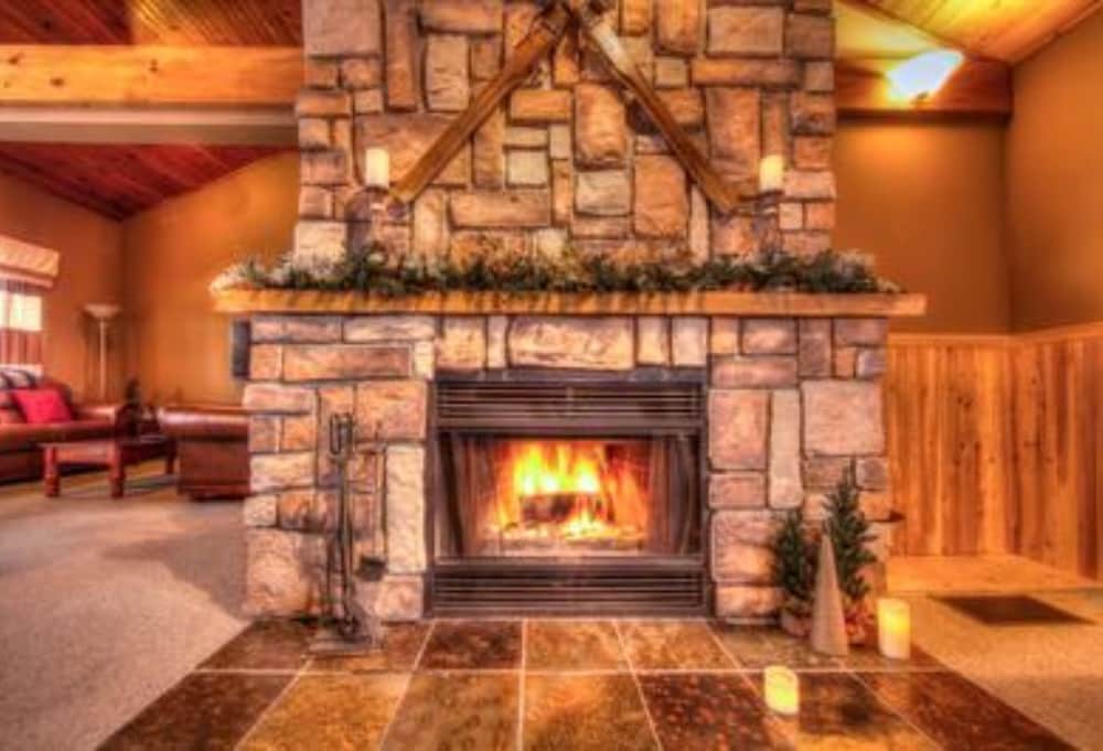 Luxury Chalet, 6 Bedrooms, Hot Tub photo 1