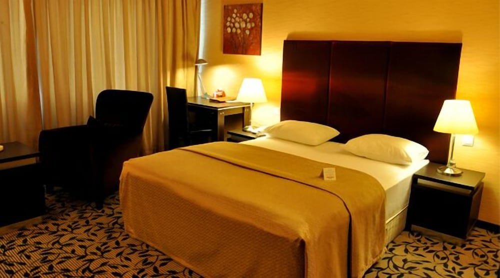 Standard Double or Twin Room (Single Use)