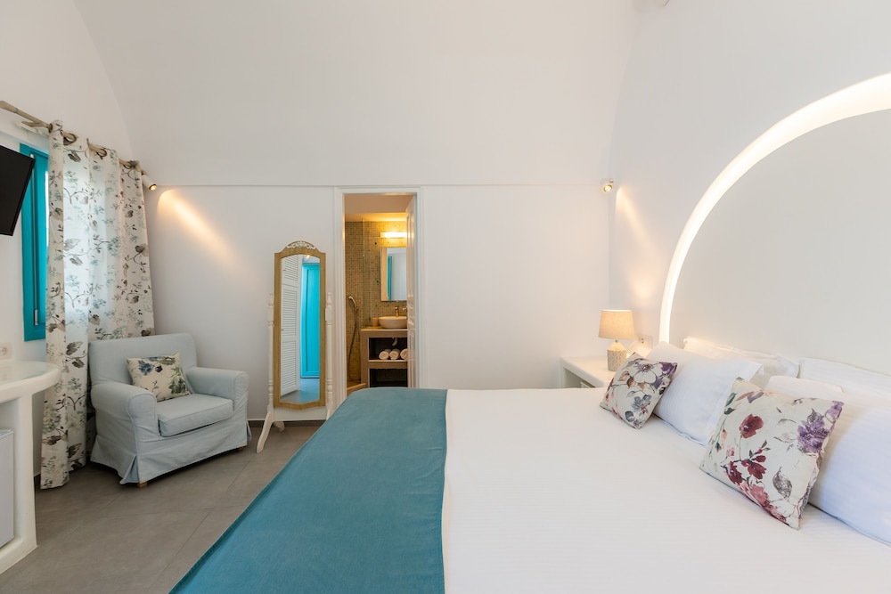 Superior Room, Pool View - Photo 12