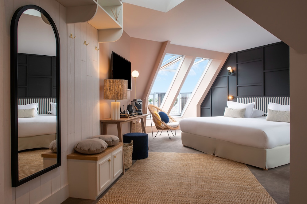 Signature Suite with Sea View