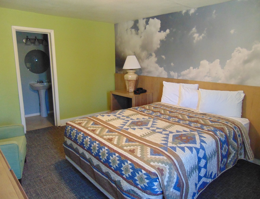 Suite, 1 King Bed - Photo 1