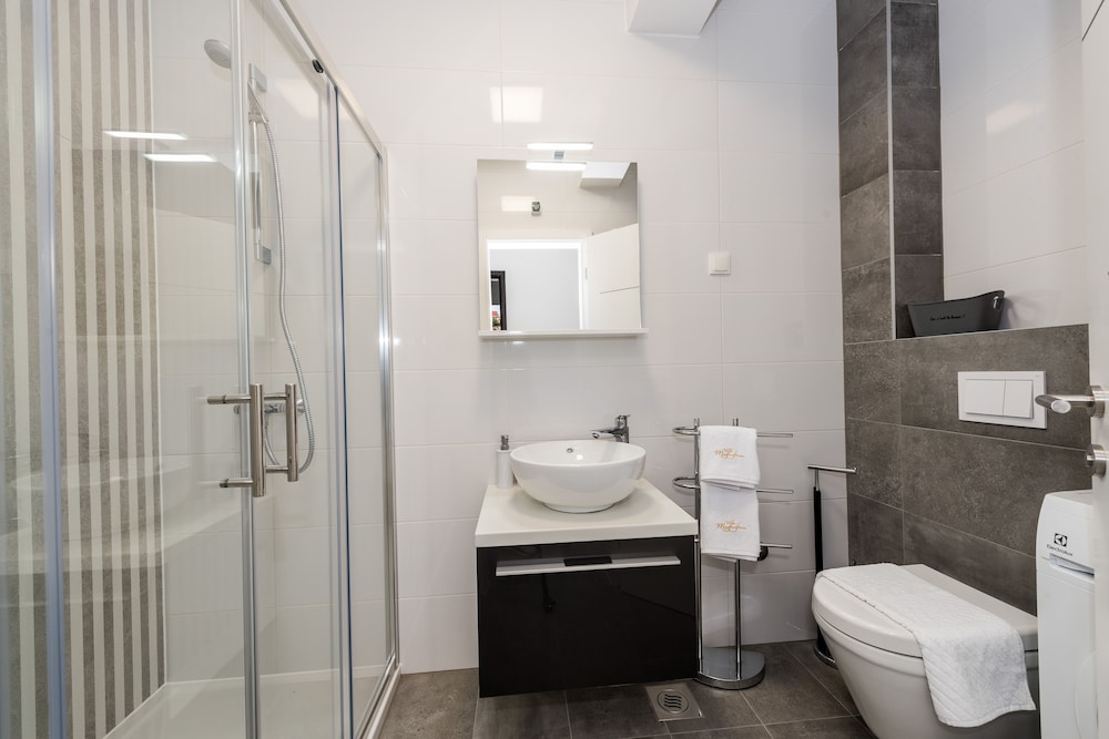 Deluxe Apartment, 2 Bedrooms, Balcony photo 3