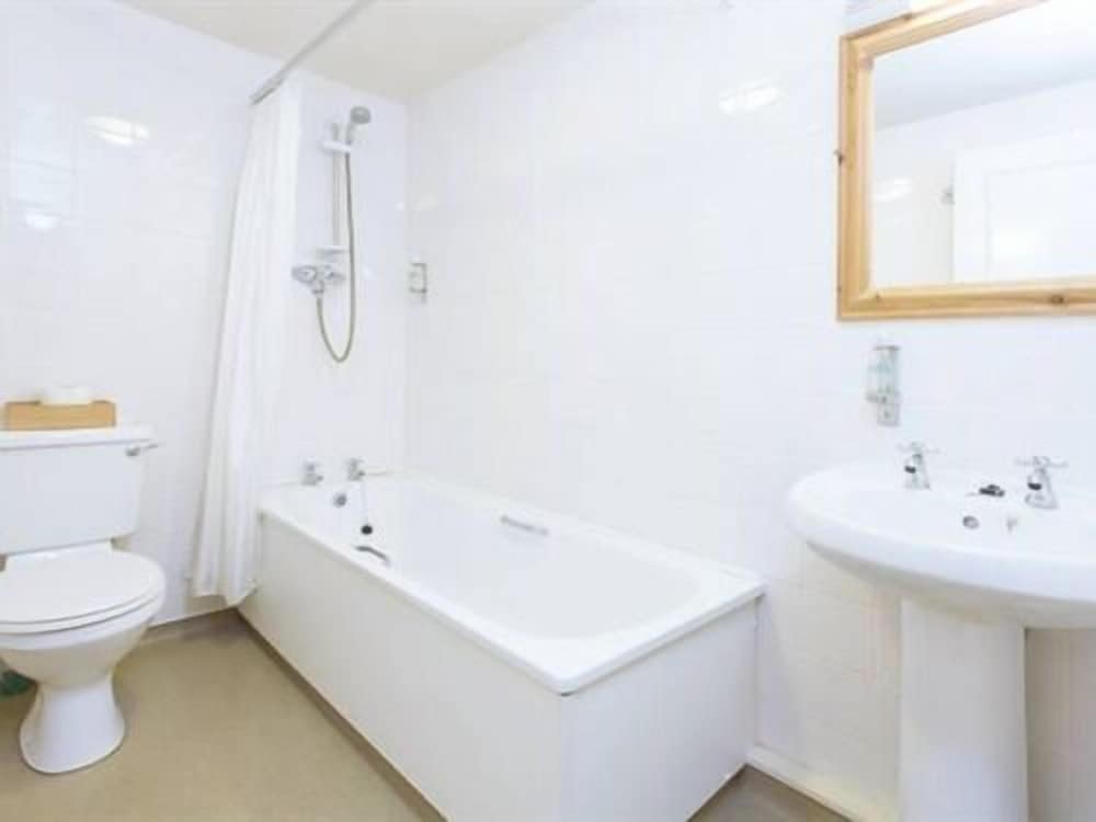 Twin Room, Ensuite photo 2