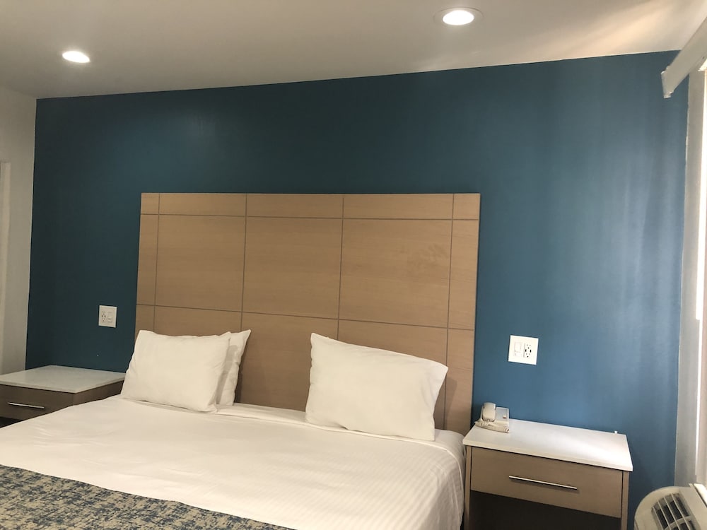 Deluxe Room, 2 Queen Beds (Ground Floor Only) photo 2