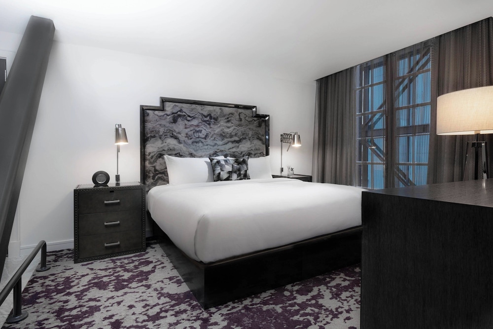 Room, 1 King Bed (Hearing Accessible)